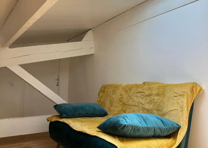 Appartement Avec Vue Sur L Eglise Des Saintes