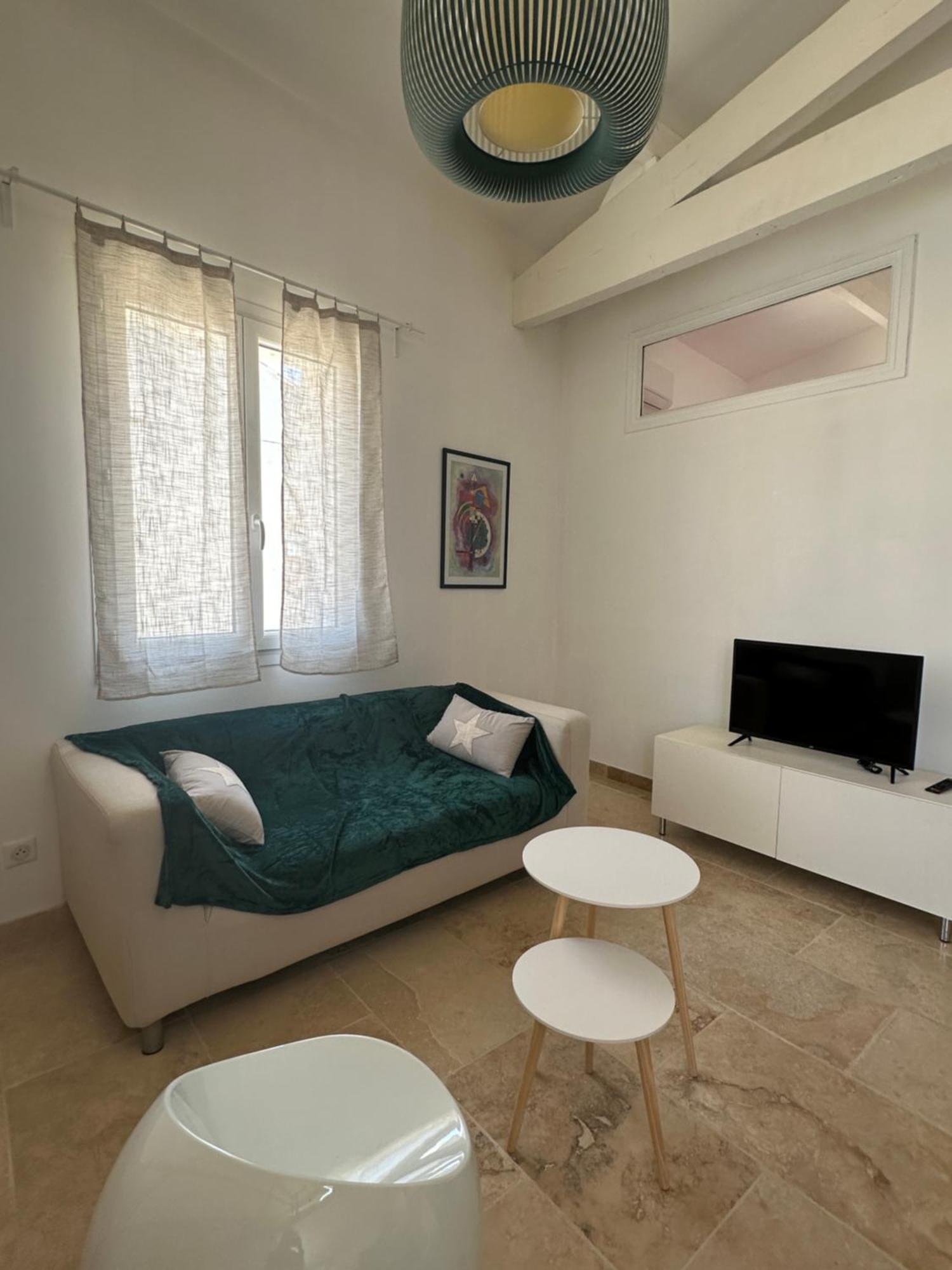 Apartment Avec Vue Sur L Eglise Des