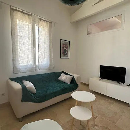 Appartement Avec Vue Sur L Eglise Des Saintes Exterior photo