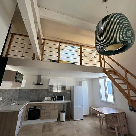 Appartement Avec Vue Sur L Eglise Des Saintes Exterior photo
