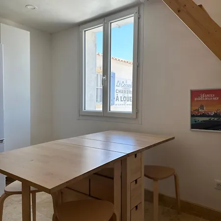 Appartement Avec Vue Sur L Eglise Des Saintes Exterior photo
